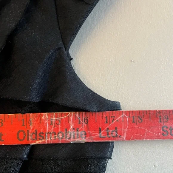 Maggy London Black Tiered Lace V-Neck Cap Sleeve Mini Dress - Size 6 EUC - Picture 14 of 16